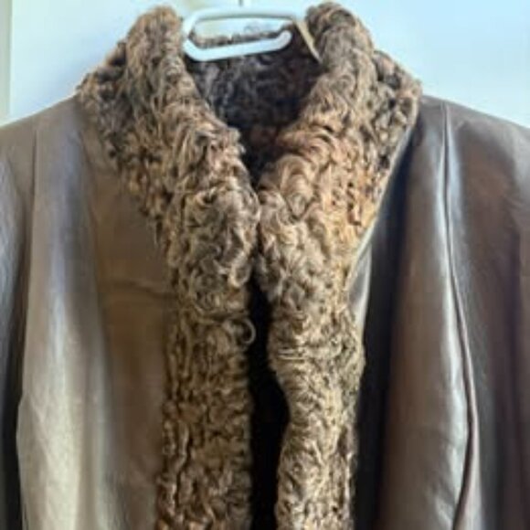 Élégant manteau vintage réversible – fourrure karakul & cuir chocolat - Picture 8 of 10